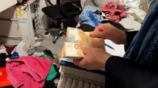 La Guardia Civil desarticula una red de estafas bancarias